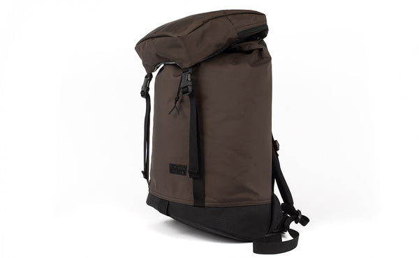 A 3/4 shot of the Shadow Guide 33 in Ursa (brown-grey) 525 Ballistic.